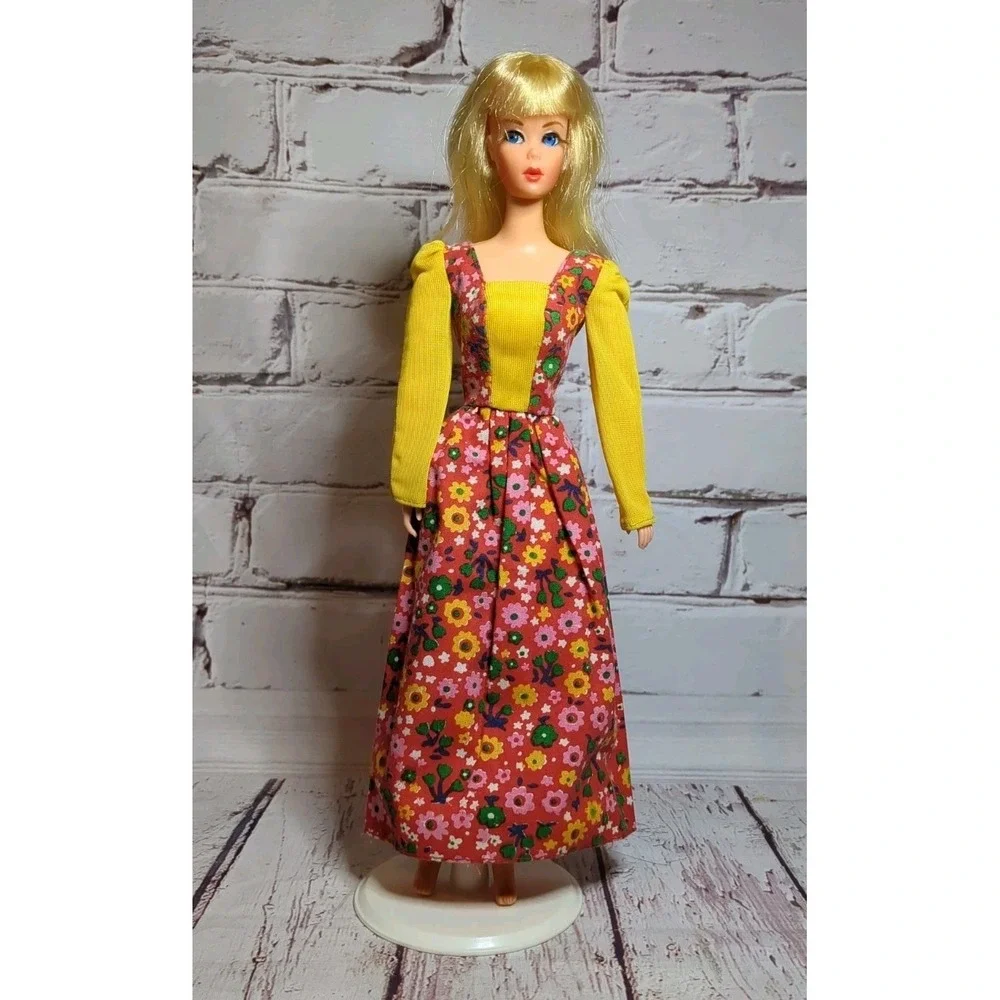 Vintage 1970 Dramatic New Living‎ Barbie Doll Blonde Side Glance Eyes